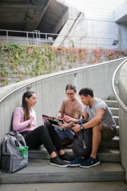 students-6078679_1280
