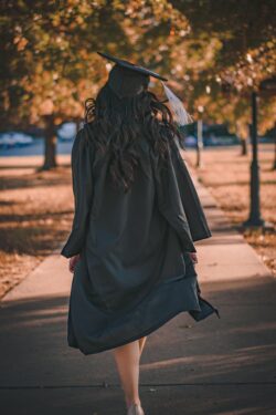 graduate-5632326_1920