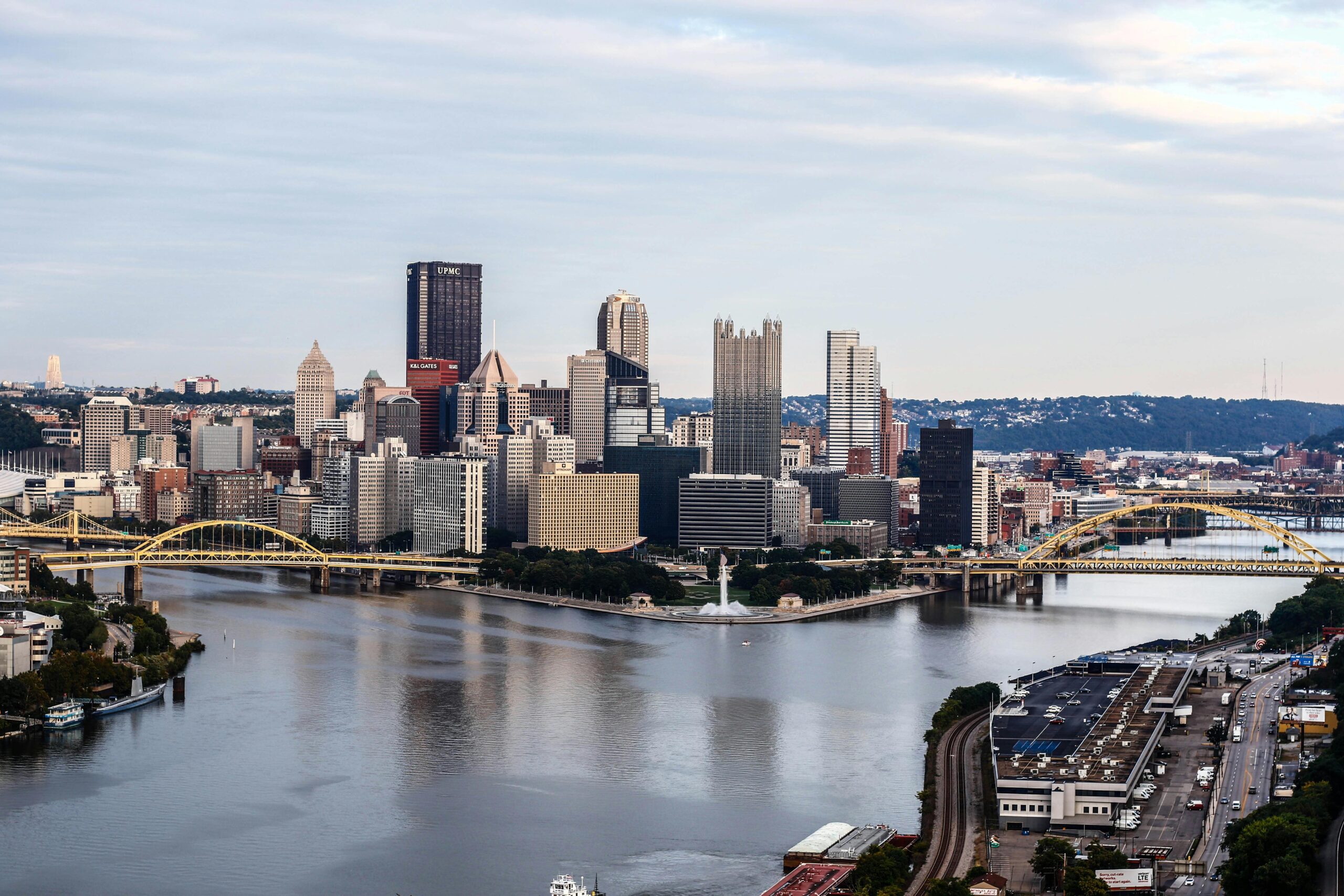 Pittsburgh skyline on the Ohio river with gray sky in background.